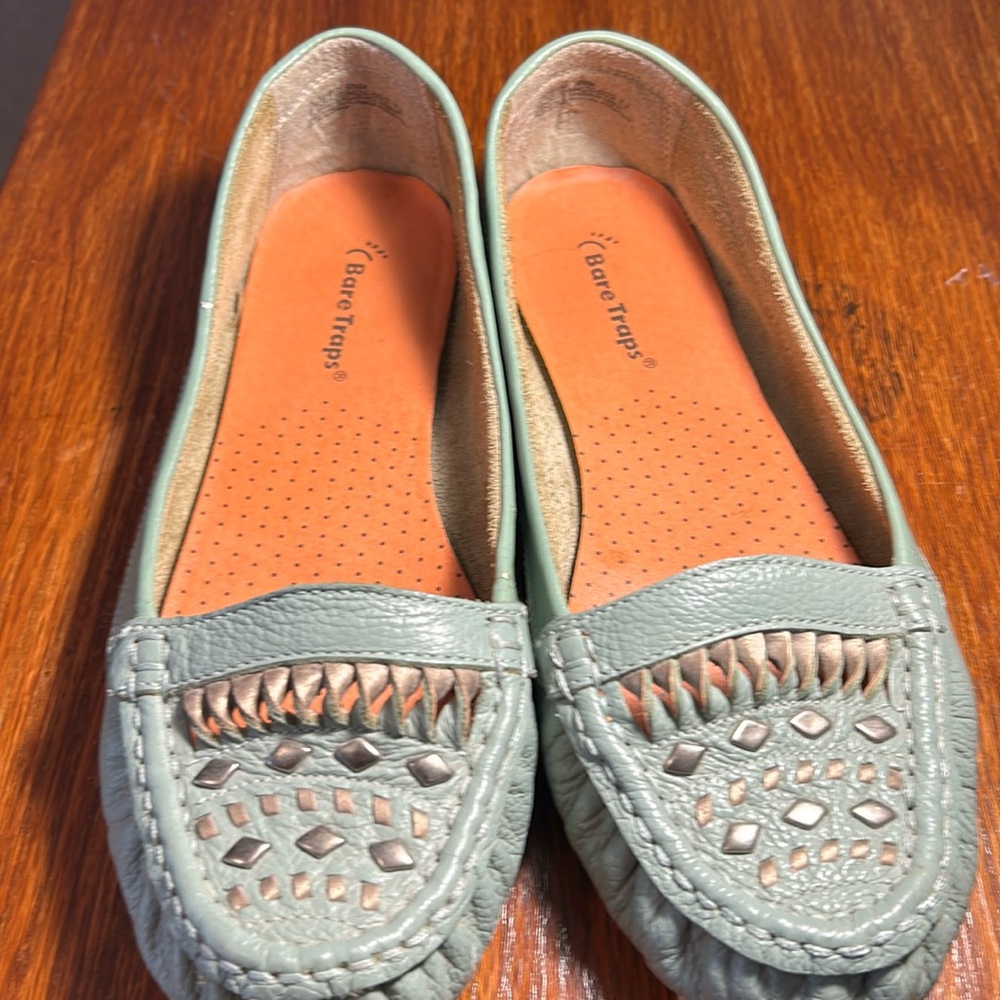 Bare Traps “Adeen” Mint Green Leather Mocassin Loafers Size 9.5